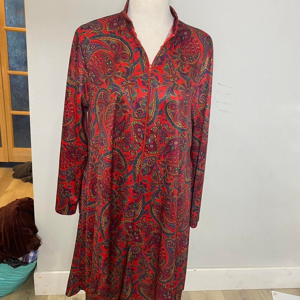Vintage 70s Susan Renee Red Paisley Button-Up House Dress Boho Retro